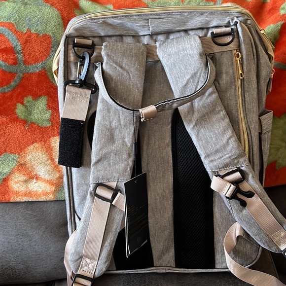 Realer Diaper Bag - Picture 2 of 4